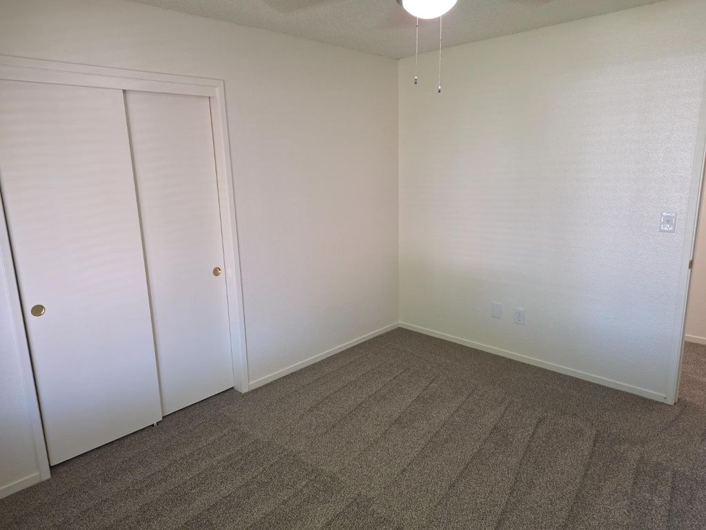 Image 6 of property listing at 4951 E Fillmore, Fresno, CA 93727