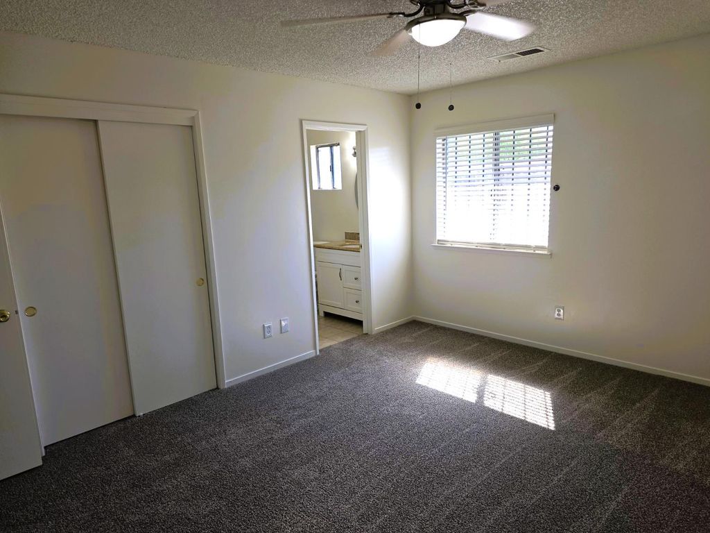 Image 9 of property listing at 4951 E Fillmore, Fresno, CA 93727