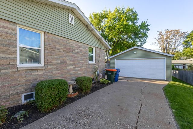 1920 E 31st Street, Davenport, IA 52807