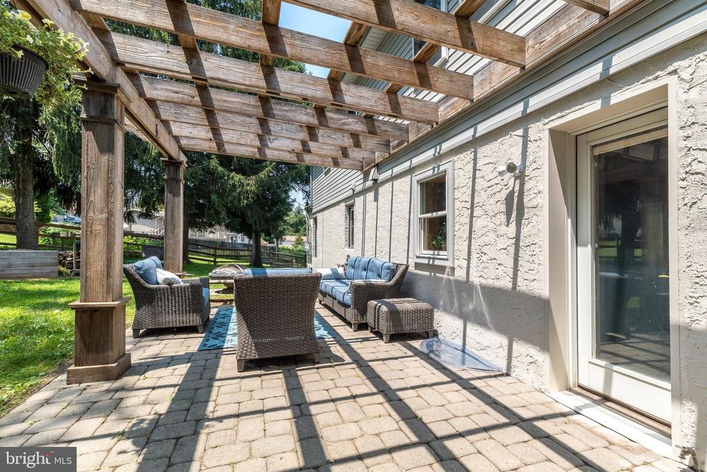 950 MANOR LN, Southampton, PA 18966