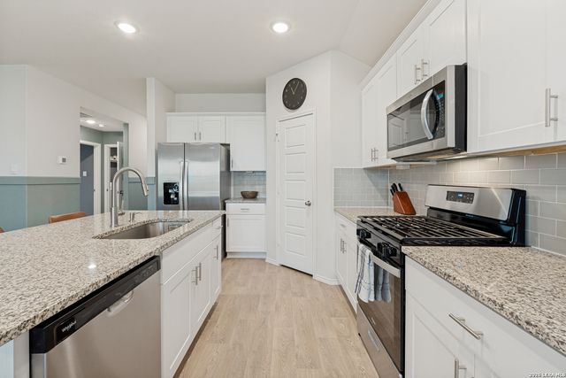 438 KAYDEN PT, New Braunfels, TX 78130