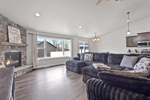 2909 GRAND CYPRESS LANE, Green Bay, WI 54311