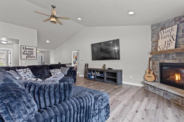 2909 GRAND CYPRESS LANE, Green Bay, WI 54311