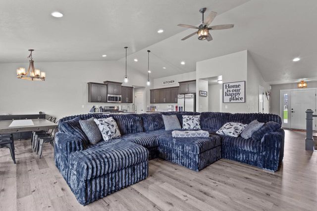 2909 GRAND CYPRESS LANE, Green Bay, WI 54311