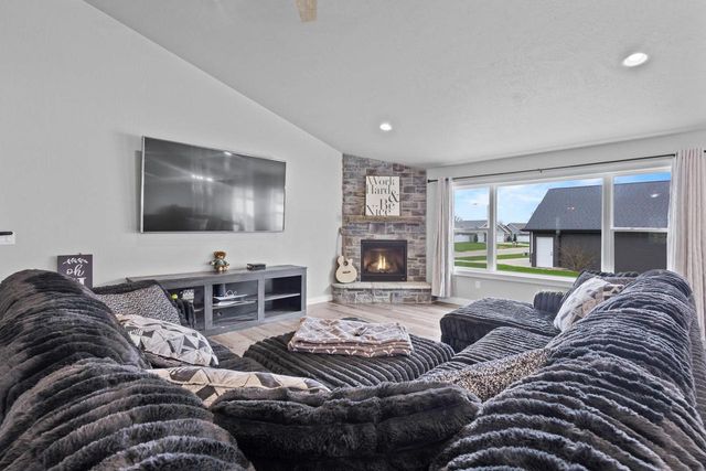 2909 GRAND CYPRESS LANE, Green Bay, WI 54311
