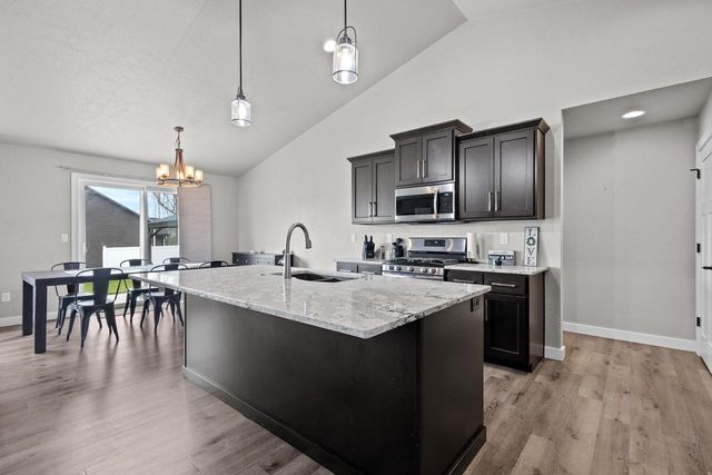 2909 GRAND CYPRESS LANE, Green Bay, WI 54311