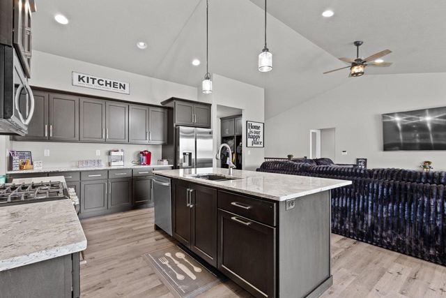 2909 GRAND CYPRESS LANE, Green Bay, WI 54311