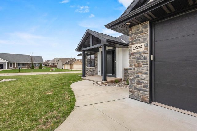 2909 GRAND CYPRESS LANE, Green Bay, WI 54311