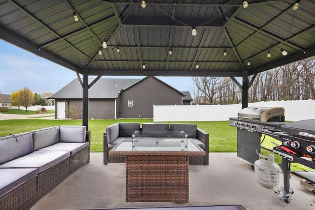 2909 GRAND CYPRESS LANE, Green Bay, WI 54311