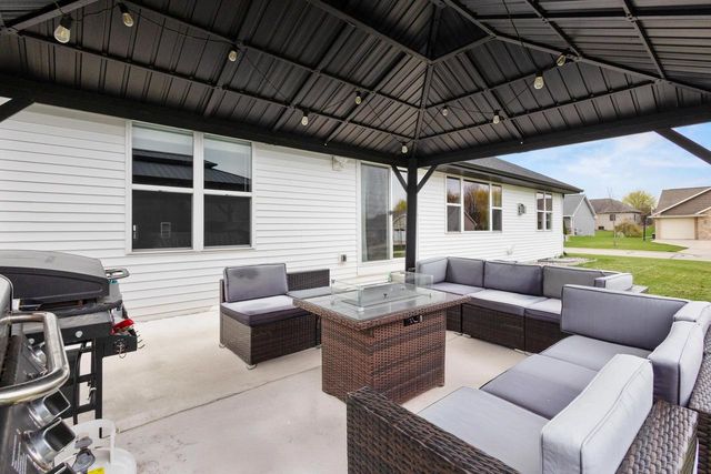 2909 GRAND CYPRESS LANE, Green Bay, WI 54311