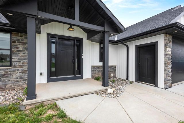 2909 GRAND CYPRESS LANE, Green Bay, WI 54311