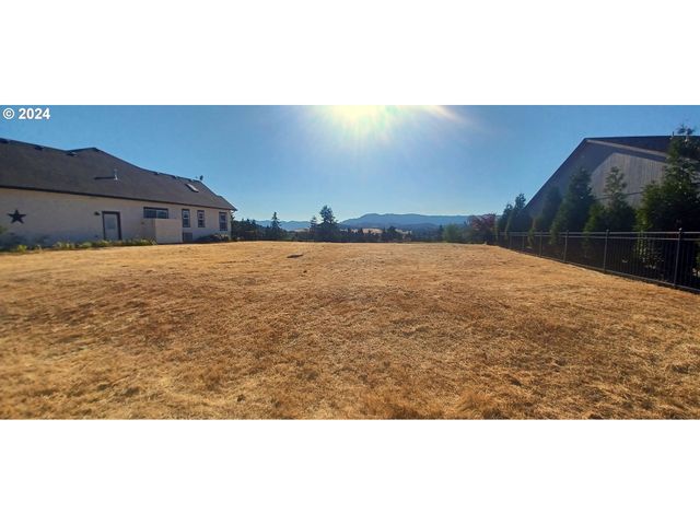 429 FAIRWAY ESTATES Dr 21, Sutherlin, OR 97479