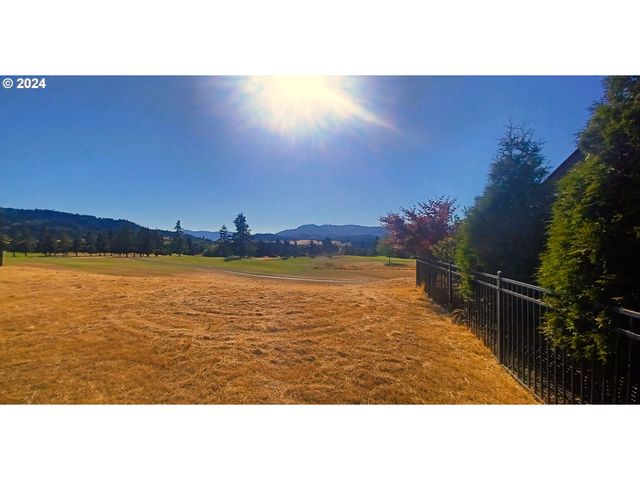 429 FAIRWAY ESTATES Dr 21, Sutherlin, OR 97479