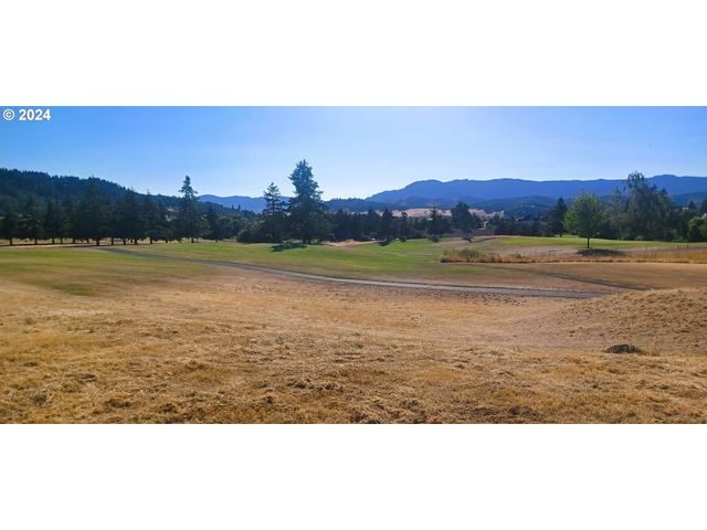 429 FAIRWAY ESTATES Dr 21, Sutherlin, OR 97479