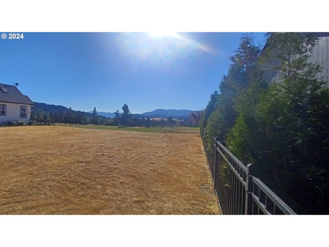 429 FAIRWAY ESTATES Dr 21, Sutherlin, OR 97479