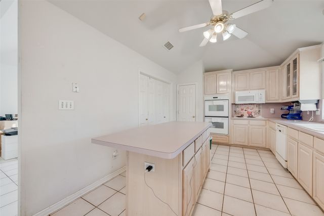 232 W Willow Creek Drive, Glenn Heights, TX 75154