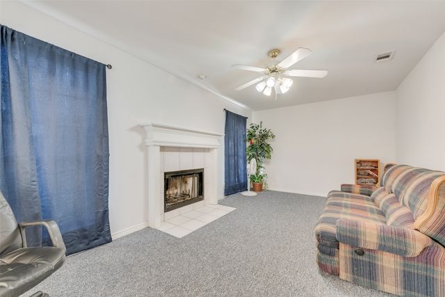 232 W Willow Creek Drive, Glenn Heights, TX 75154