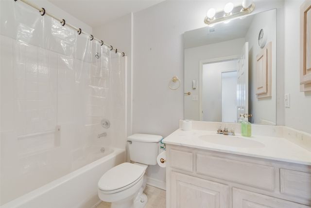 232 W Willow Creek Drive, Glenn Heights, TX 75154