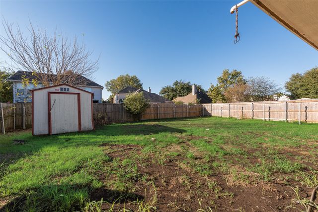 232 W Willow Creek Drive, Glenn Heights, TX 75154