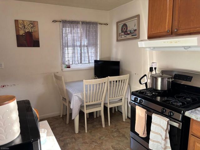 52 Hawthorne Dr, Franklin Twp., NJ 08873