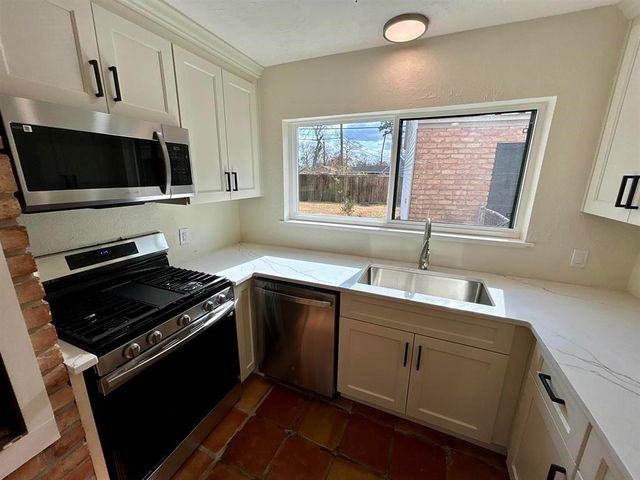 6275 Westgate Drive, Beaumont, TX 77706