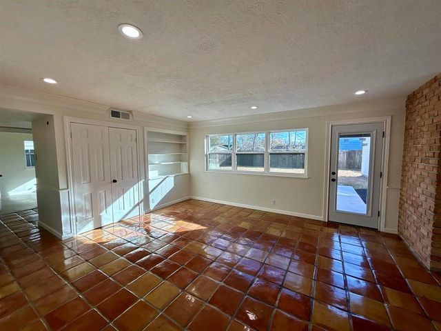 6275 Westgate Drive, Beaumont, TX 77706