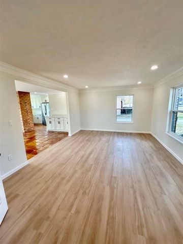 6275 Westgate Drive, Beaumont, TX 77706