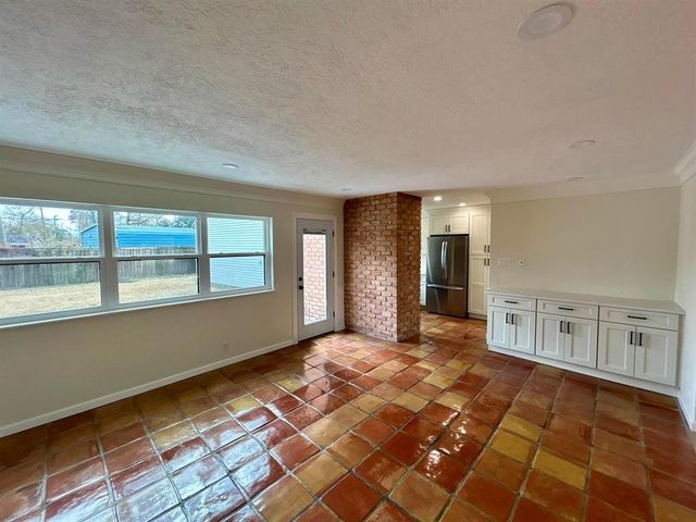 6275 Westgate Drive, Beaumont, TX 77706