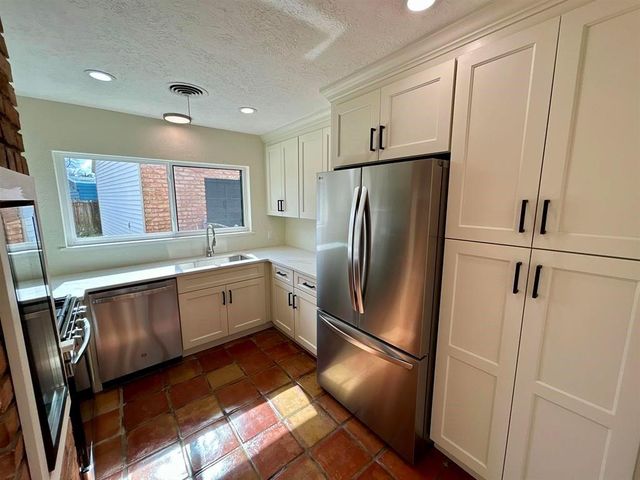 6275 Westgate Drive, Beaumont, TX 77706