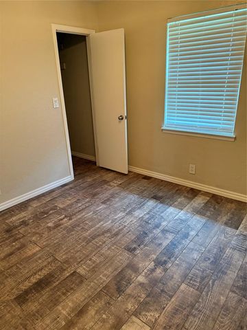 620 S Woodland Drive, Mustang, OK 73064