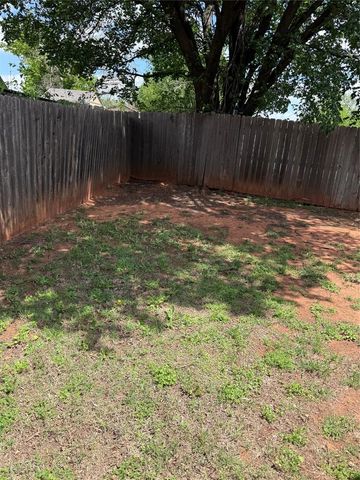 620 S Woodland Drive, Mustang, OK 73064