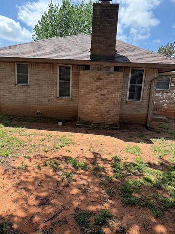 620 S Woodland Drive, Mustang, OK 73064
