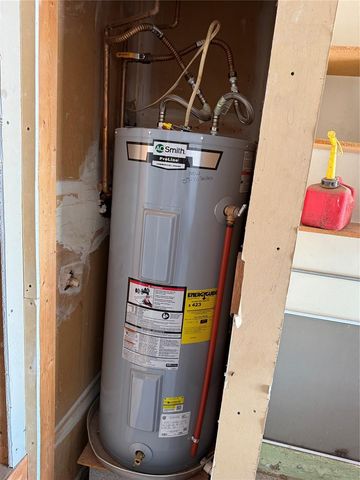 620 S Woodland Drive, Mustang, OK 73064