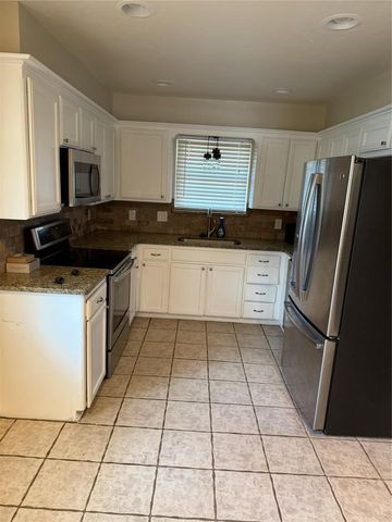 620 S Woodland Drive, Mustang, OK 73064