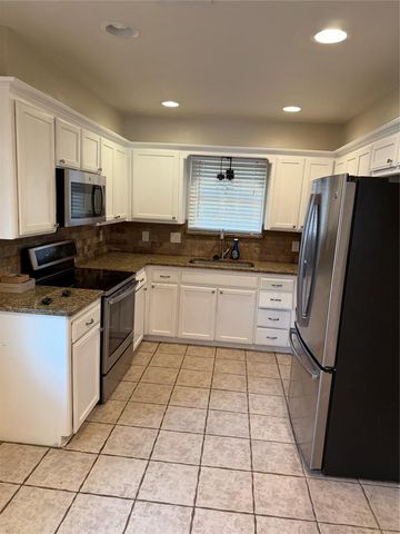 620 S Woodland Drive, Mustang, OK 73064