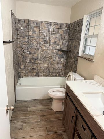 620 S Woodland Drive, Mustang, OK 73064