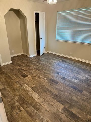 620 S Woodland Drive, Mustang, OK 73064