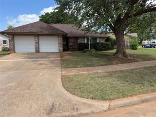 620 S Woodland Drive, Mustang, OK 73064