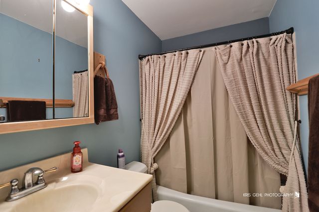 415 Kildare Street, Gilberts, IL 60136