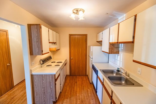 1345 CUNAT Court 2D, Lake In The Hills, IL 60156