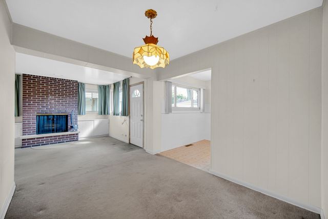 17913 Oakwood Avenue, Lansing, IL 60438