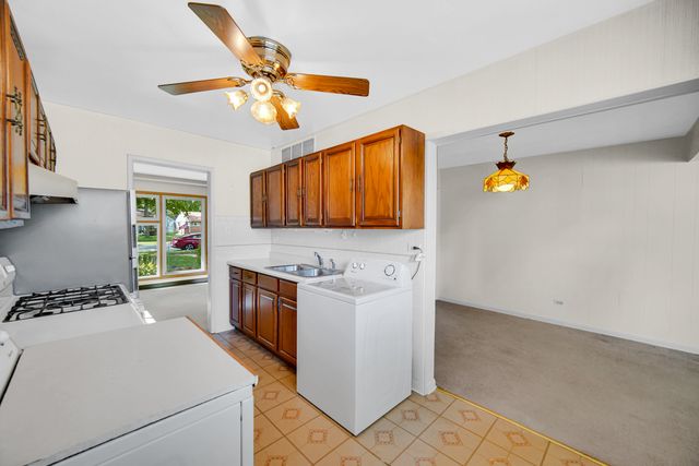 17913 Oakwood Avenue, Lansing, IL 60438