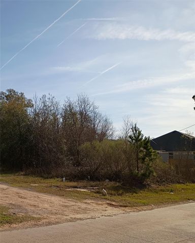 425 County Road 5041, Cleveland, TX 77327