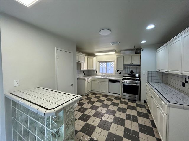 3132 Estado Street, Pasadena, CA 91107