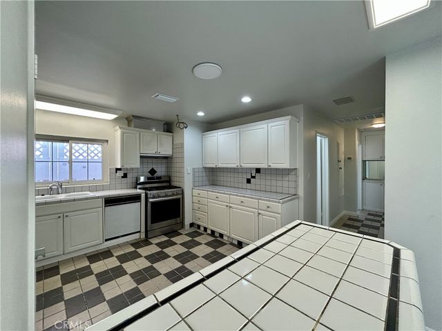 3132 Estado Street, Pasadena, CA 91107