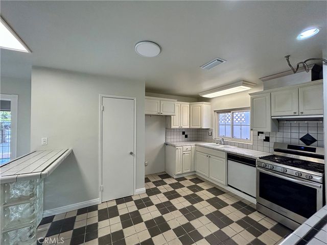 3132 Estado Street, Pasadena, CA 91107