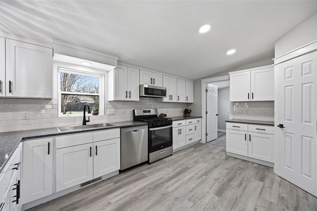 714 Regal Ridge Court, Lisbon, IA 52253