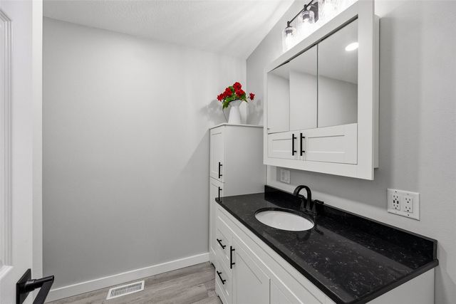 714 Regal Ridge Court, Lisbon, IA 52253