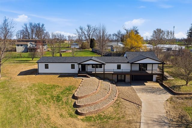 714 Regal Ridge Court, Lisbon, IA 52253