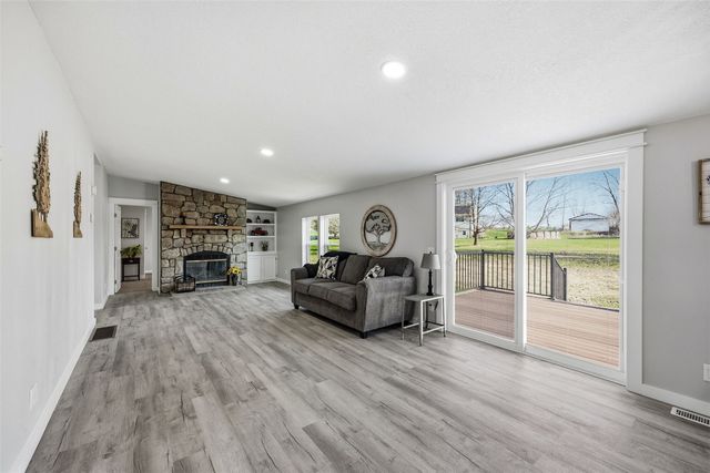 714 Regal Ridge Court, Lisbon, IA 52253